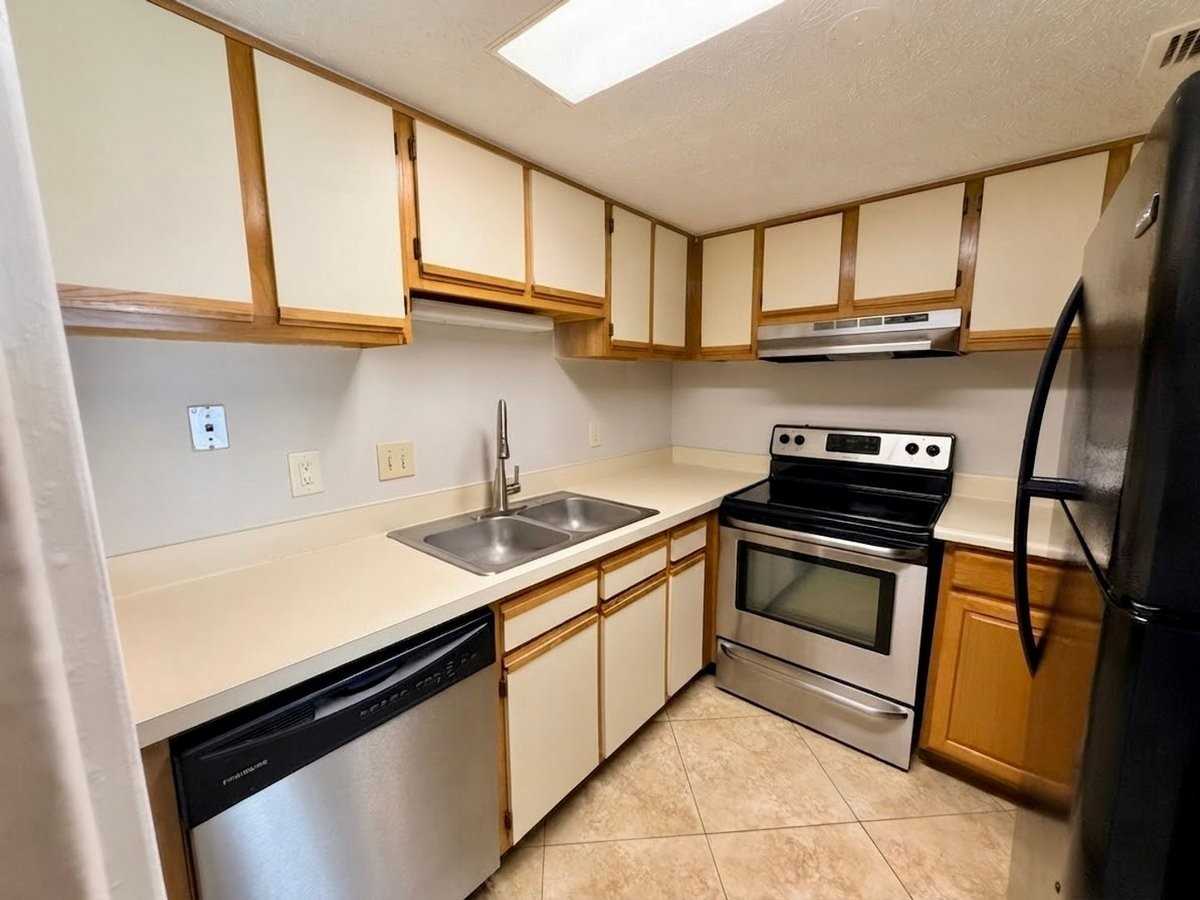 4211 S Semoran Blvd #7 - Photo 2 of 19
