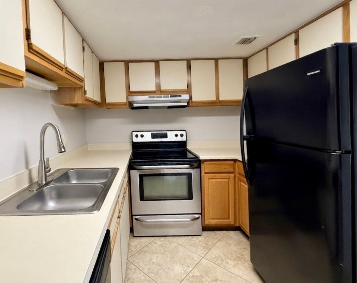 4211 S Semoran Blvd #7 - Photo 3 of 19
