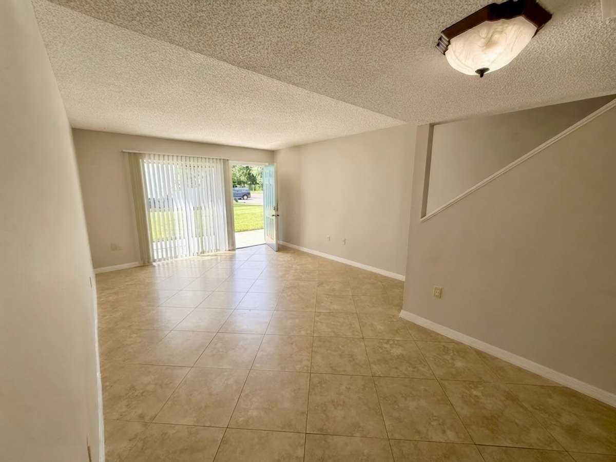 4211 S Semoran Blvd #7 - Photo 5 of 19