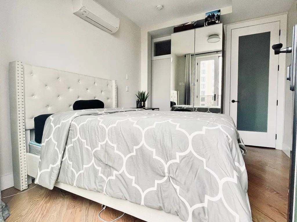 Private Bedroom in 4 Bedroom/2 Bathroom Home - Photo 3 of 10