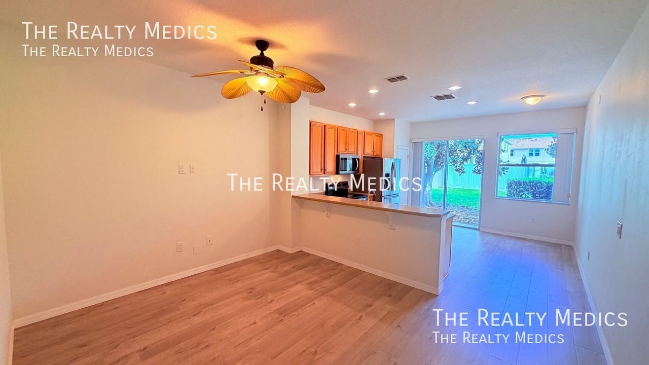 5161 Regatta Dr - Photo 4 of 31