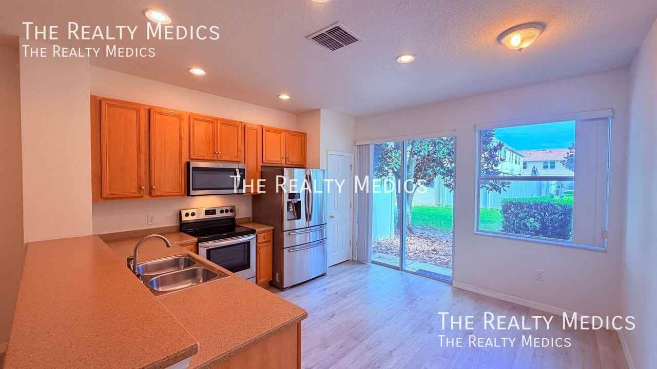 5161 Regatta Dr - Photo 6 of 31