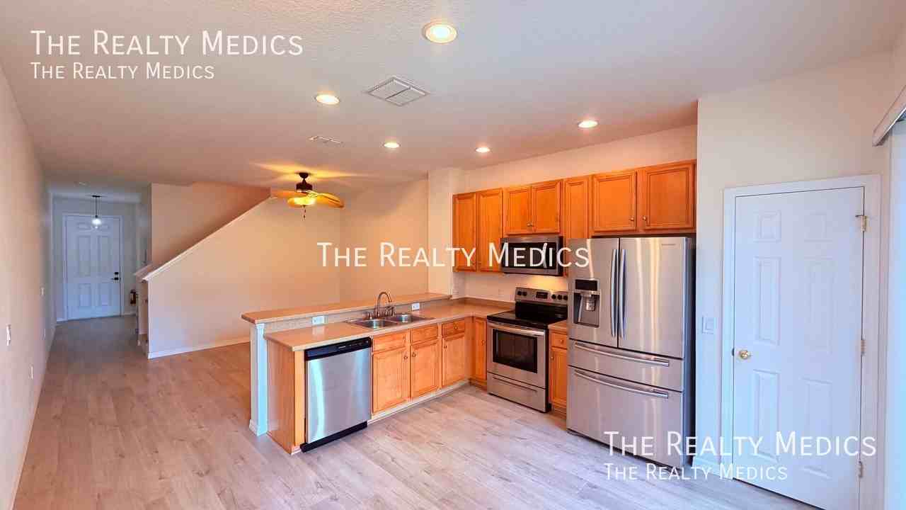 5161 Regatta Dr - Photo 7 of 31