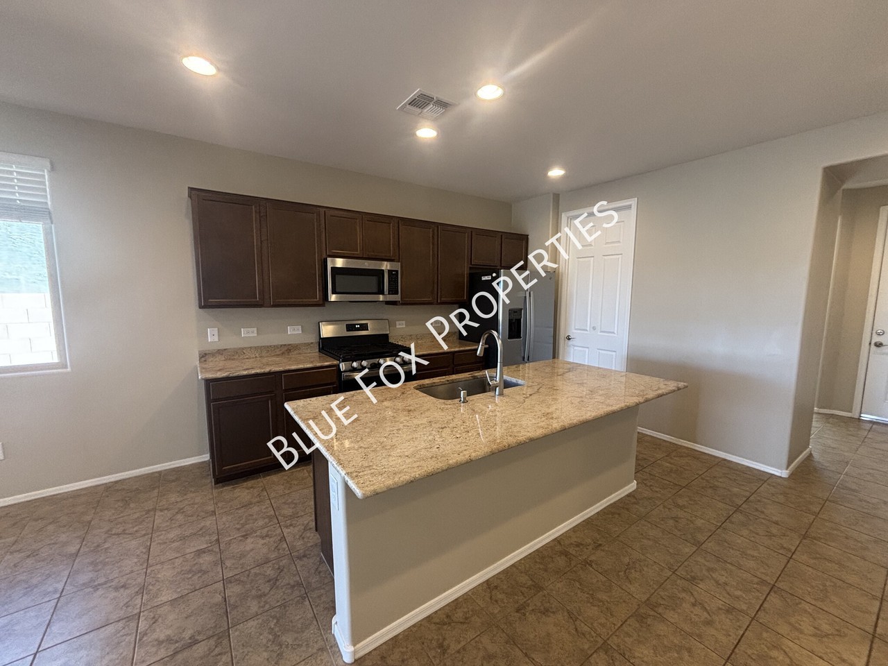 10140 S Rolling Water Dr - Photo 3 of 26