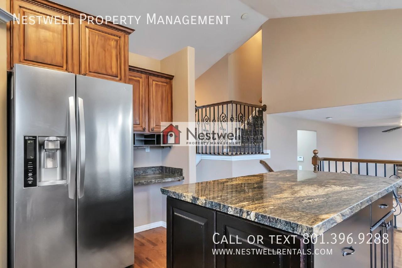 5813 S Duck Pond Ln - Photo 3 of 29