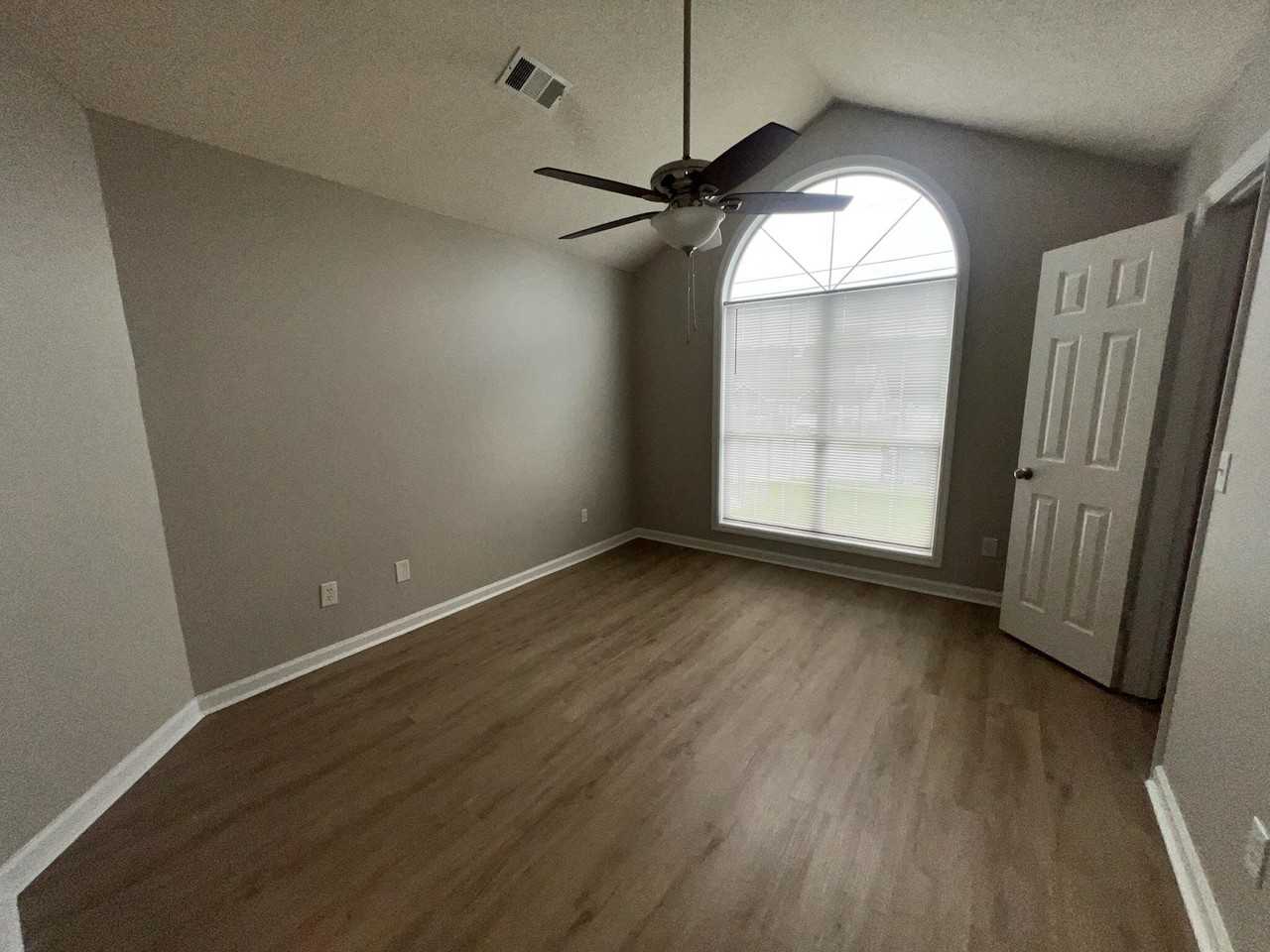 6048 Buxton Dr - Photo 5 of 15