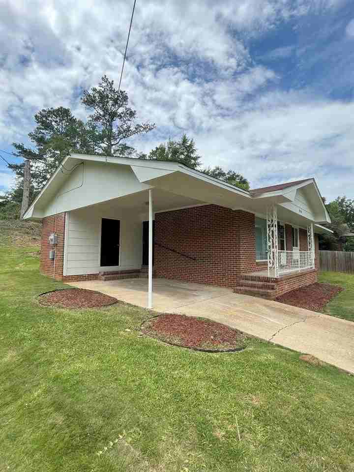 5360 Spencer Ln - Photo 2 of 15