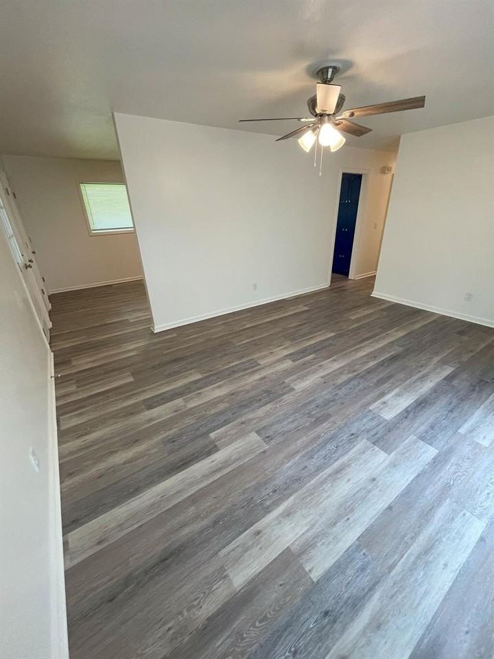 5360 Spencer Ln - Photo 4 of 15