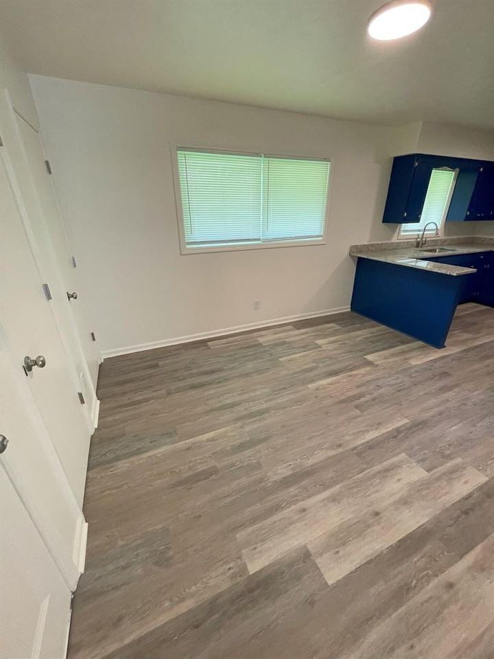 5360 Spencer Ln - Photo 5 of 15