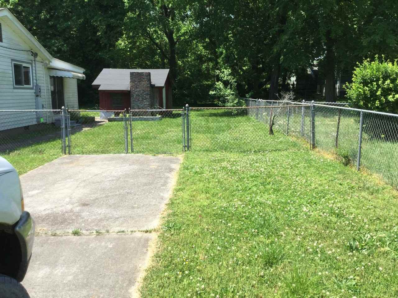 411 Dallas St - Photo 2 of 11