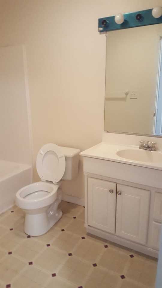 411 Dallas St - Photo 4 of 11