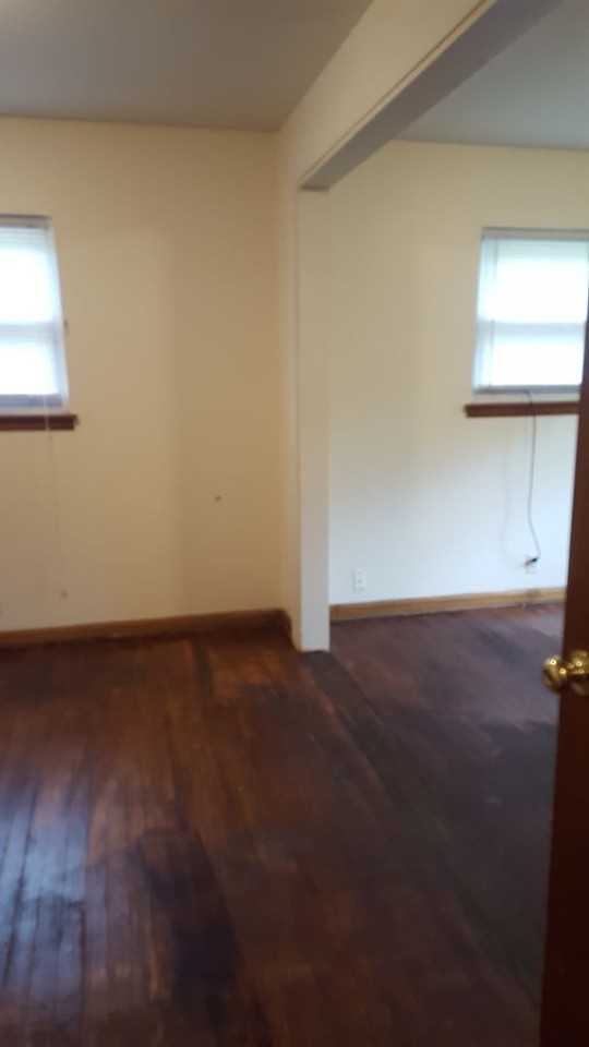 411 Dallas St - Photo 7 of 11