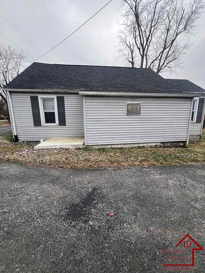 1366 N Dixie Ave - Photo 2 of 11