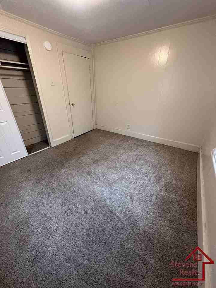 1366 N Dixie Ave - Photo 4 of 11
