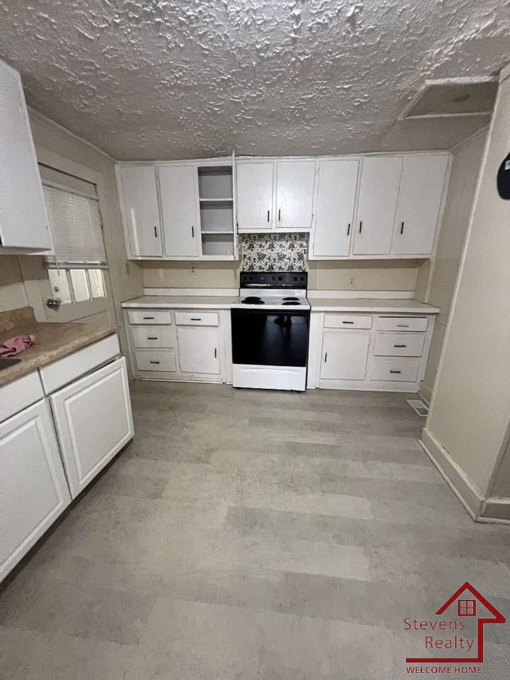 1366 N Dixie Ave - Photo 2 of 12