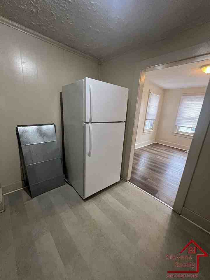 1366 N Dixie Ave - Photo 3 of 12