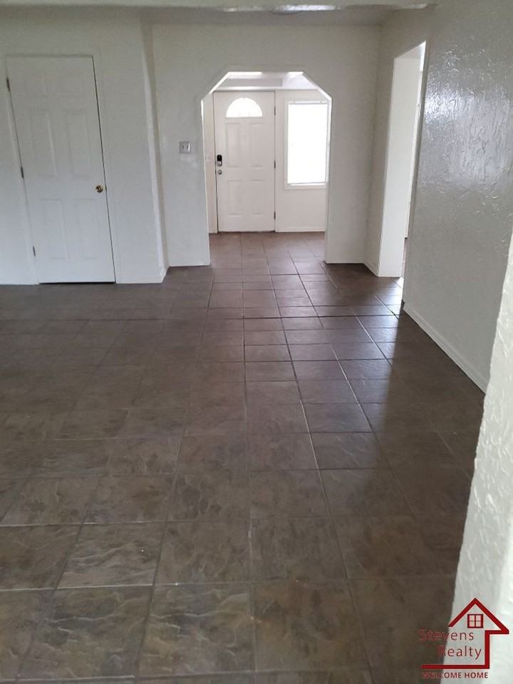 1804 Nw Lincoln Ave - Photo 4 of 16