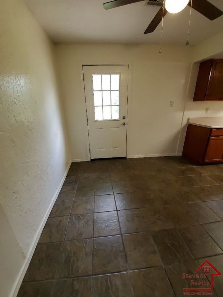 1804 Nw Lincoln Ave - Photo 7 of 16
