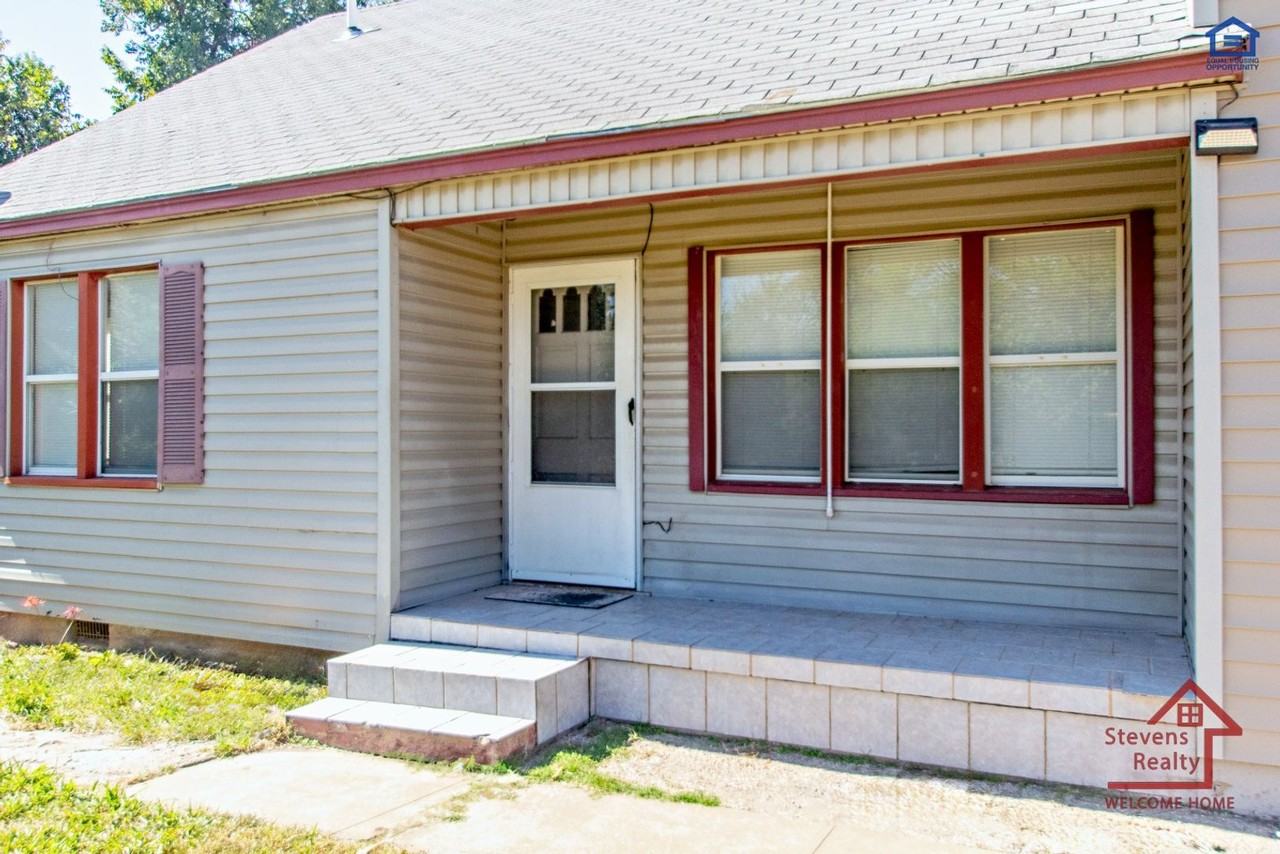 1602 Nw Irwin Ave - Photo 2 of 44