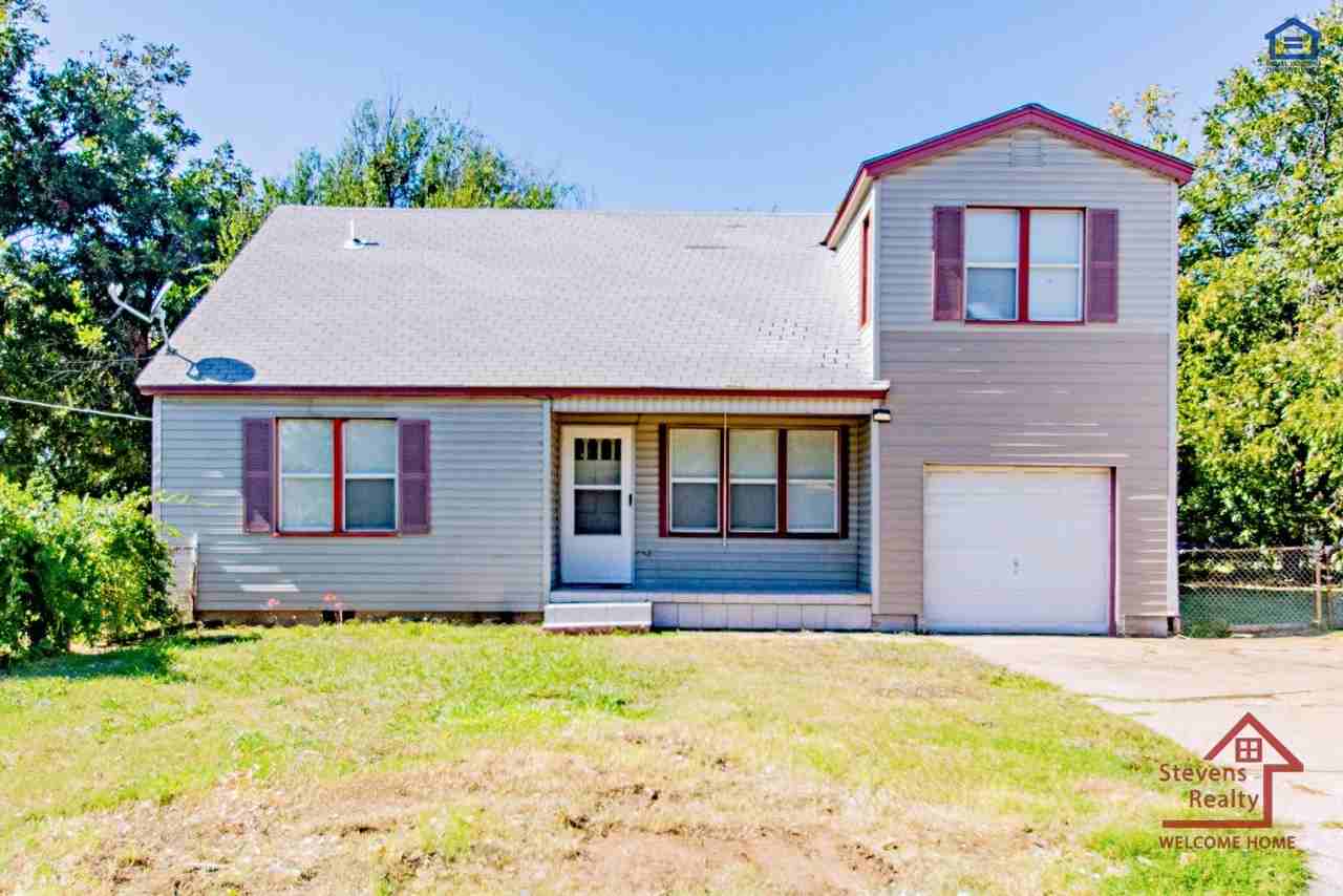 1602 Nw Irwin Ave - Photo 3 of 44