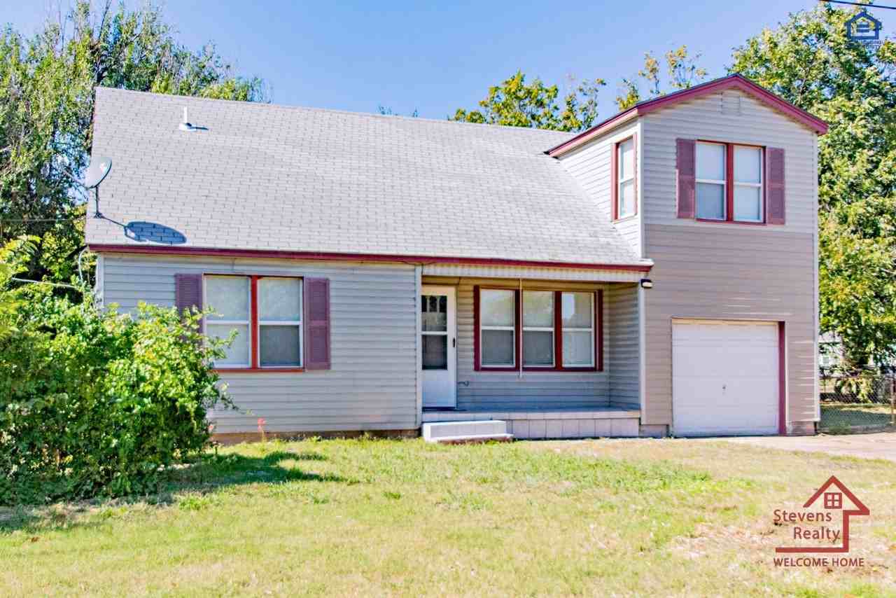 1602 Nw Irwin Ave - Photo 4 of 44