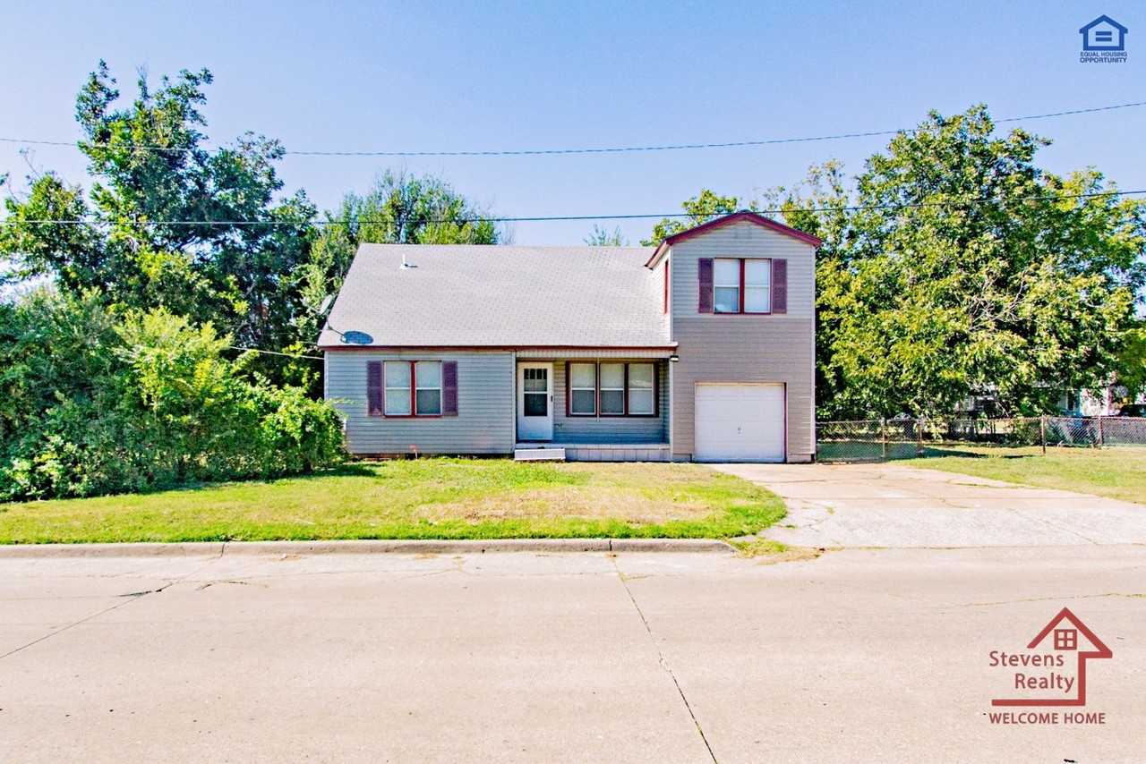 1602 Nw Irwin Ave - Photo 5 of 44
