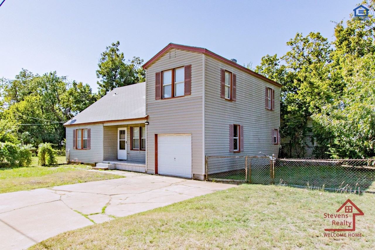 1602 Nw Irwin Ave - Photo 6 of 44