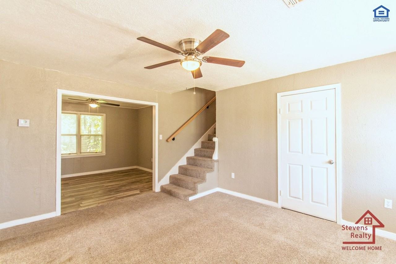 1602 Nw Irwin Ave - Photo 7 of 44