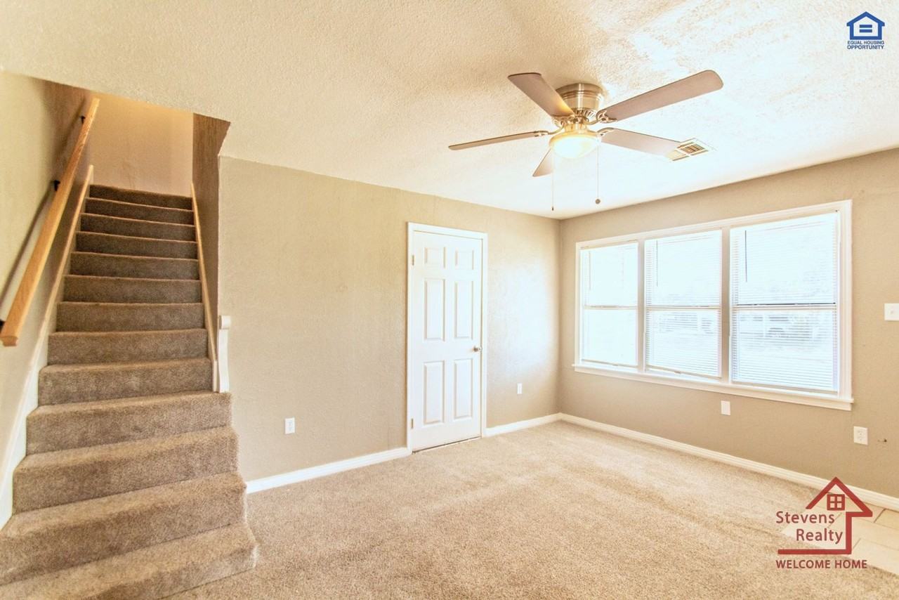 1602 Nw Irwin Ave - Photo 7 of 45