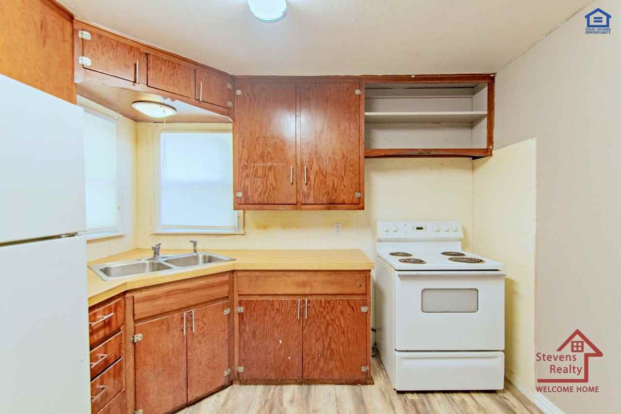 1602 Nw Irwin Ave - Photo 3 of 45