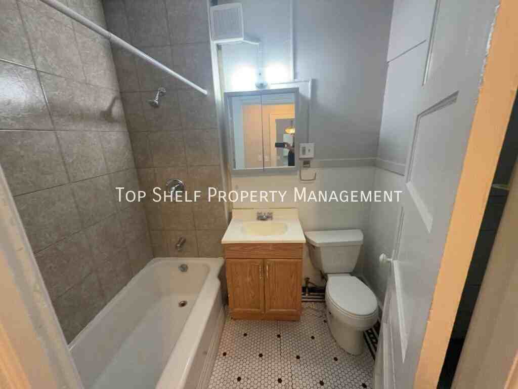 2419 Cottage Grove Ave #2 - Photo 2 of 9