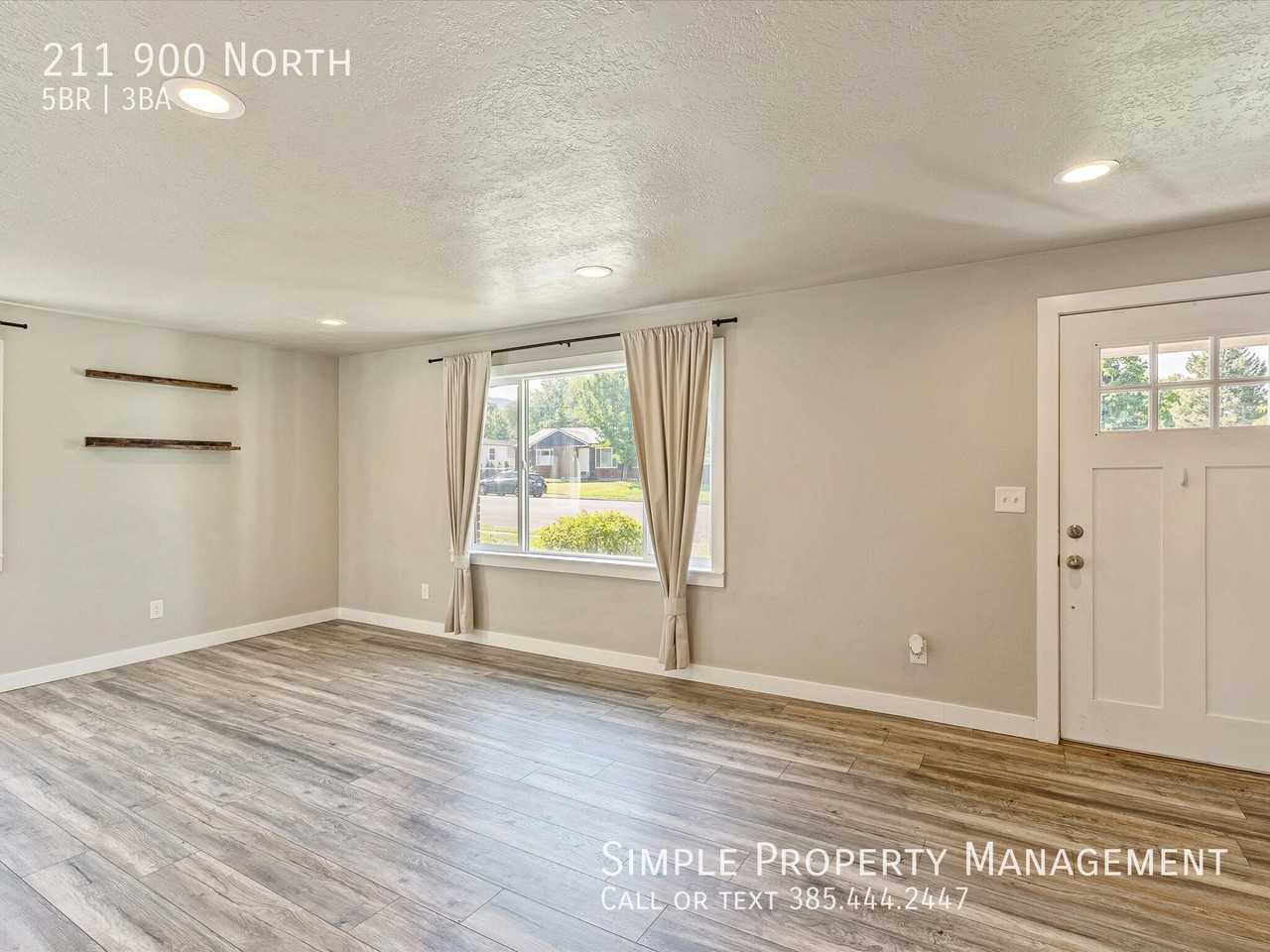 211 E 900 N - Photo 7 of 38