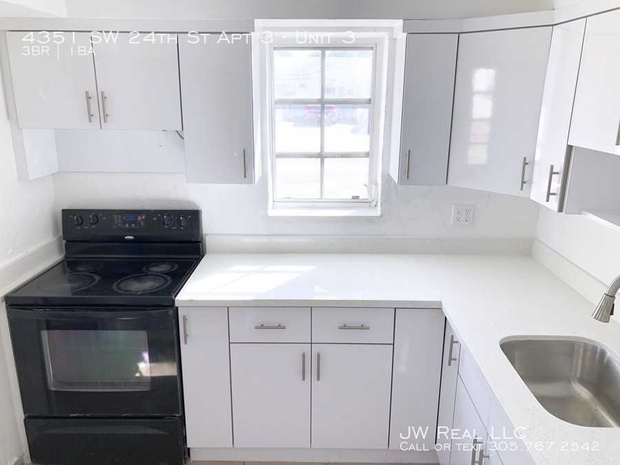 4351 Sw 24th St Apt 3 #3 - Photo 4 of 10
