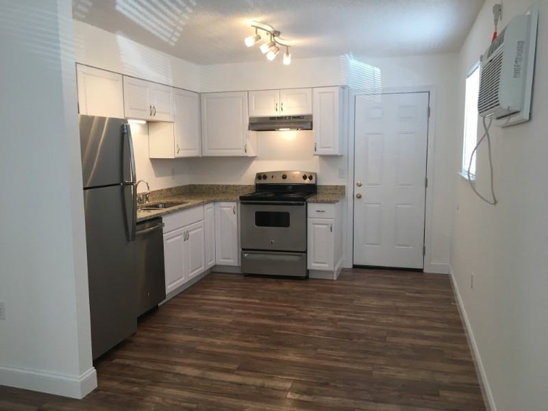 1417 29th St #D - Photo 2 of 17