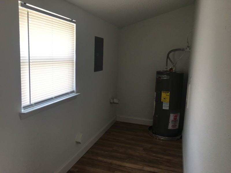 1417 29th St #D - Photo 6 of 17