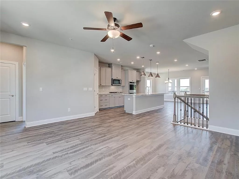 514 Hampton Xing - Photo 2 of 29