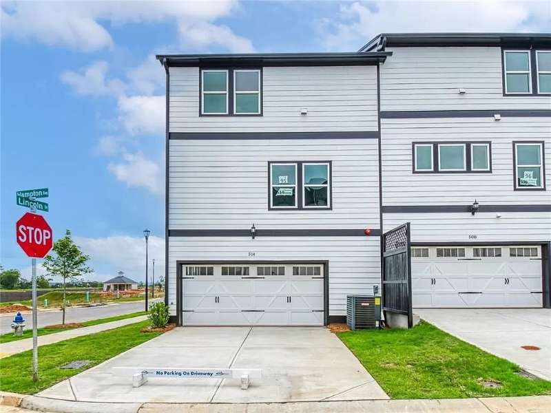 514 Hampton Xing - Photo 3 of 29