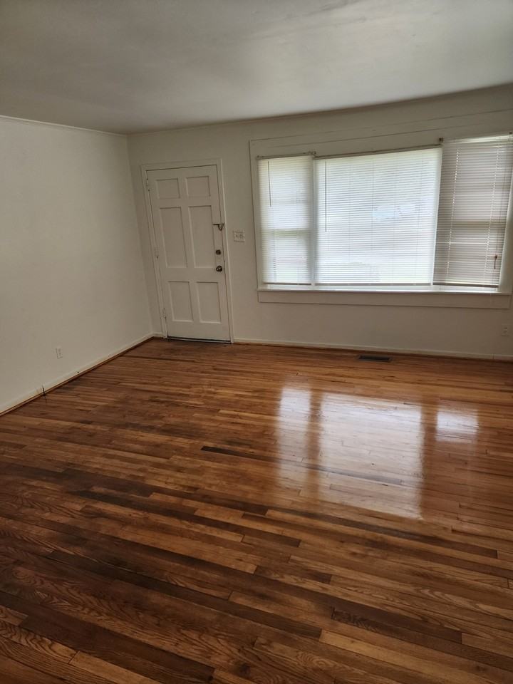 2312 Briarfield Rd - Photo 3 of 14