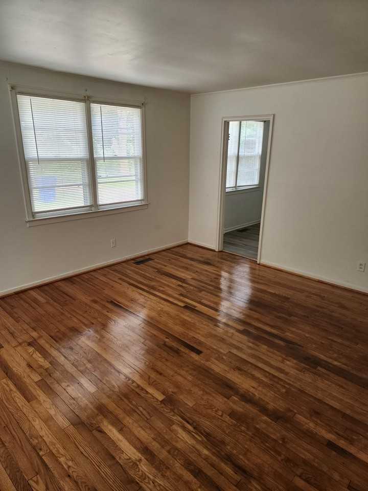 2312 Briarfield Rd - Photo 4 of 14