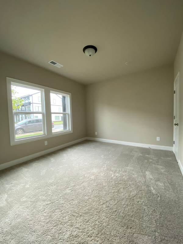 395 Lincoln St - Photo 2 of 27