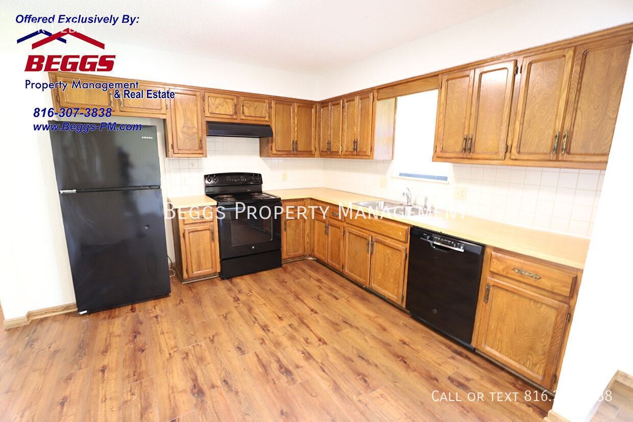1116 Broadmore Ln - Photo 5 of 11
