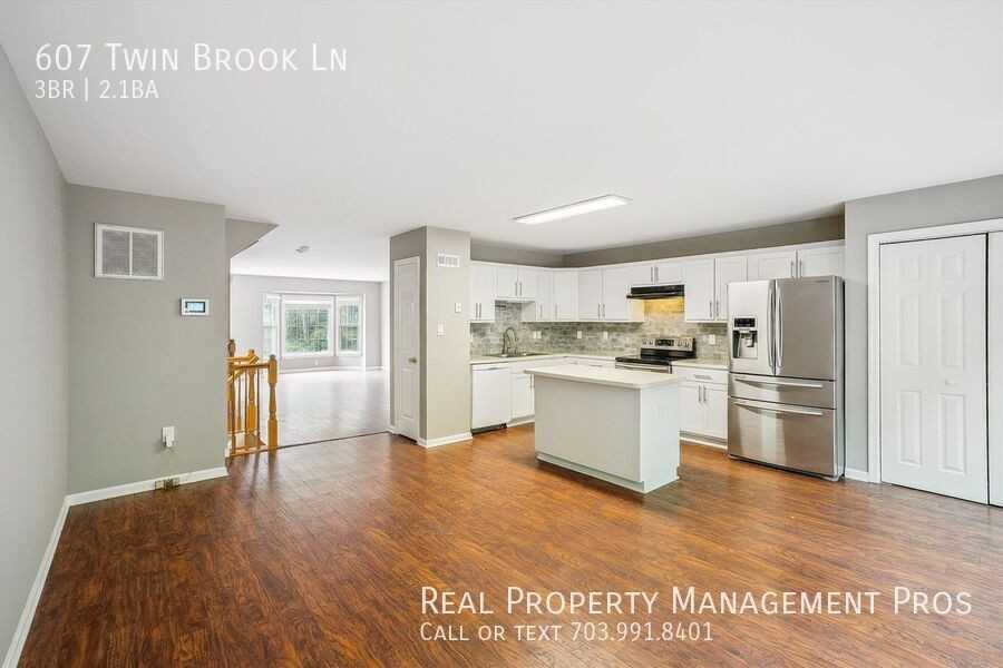 607 Twin Brook Ln - Photo 3 of 22