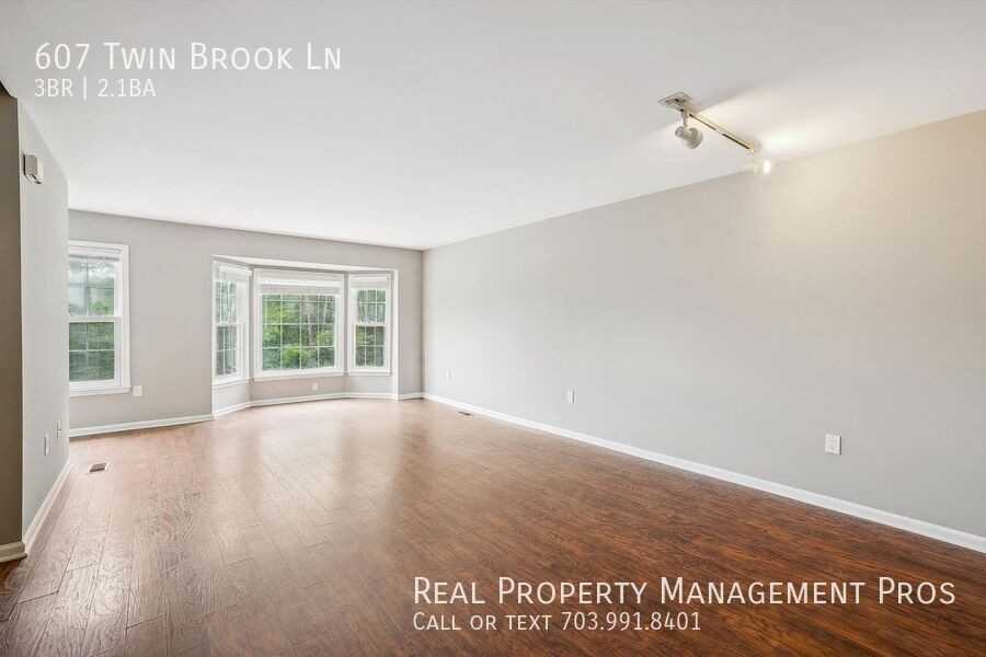 607 Twin Brook Ln - Photo 7 of 22