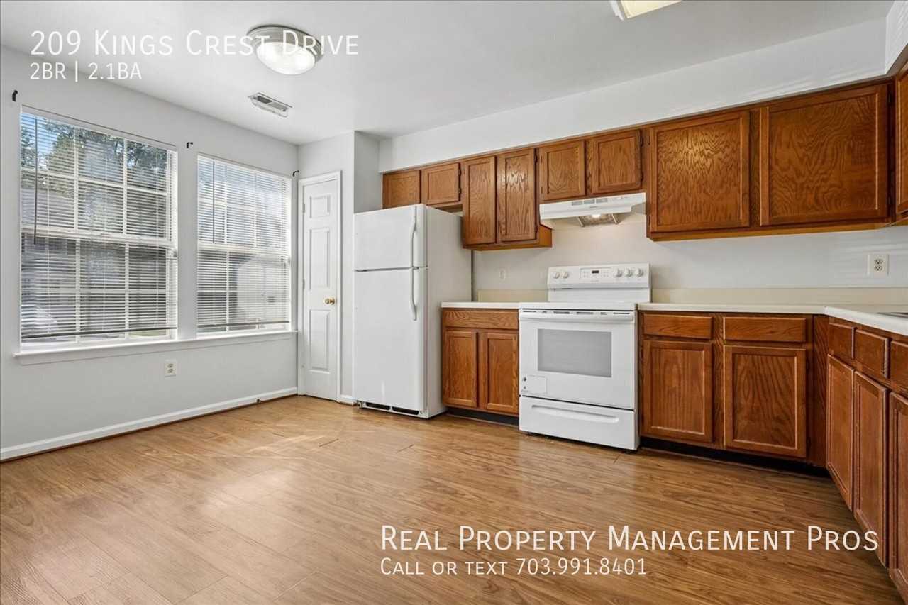 209 Kings Crest Dr - Photo 2 of 25