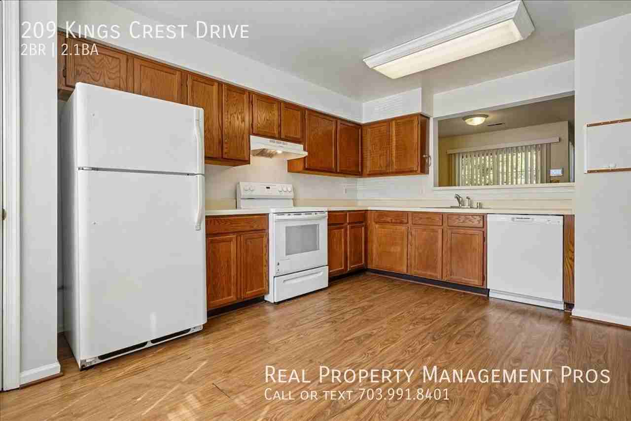 209 Kings Crest Dr - Photo 3 of 25