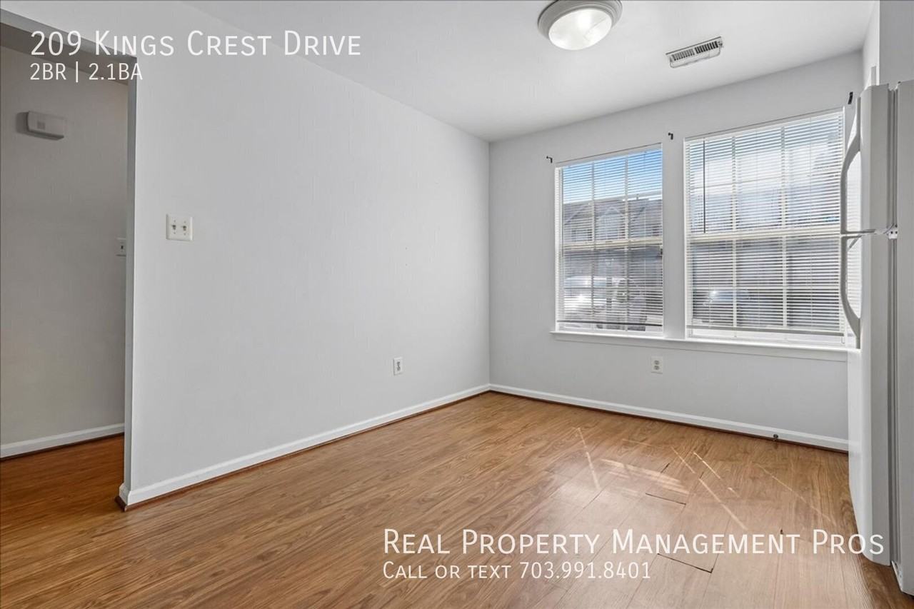 209 Kings Crest Dr - Photo 4 of 25