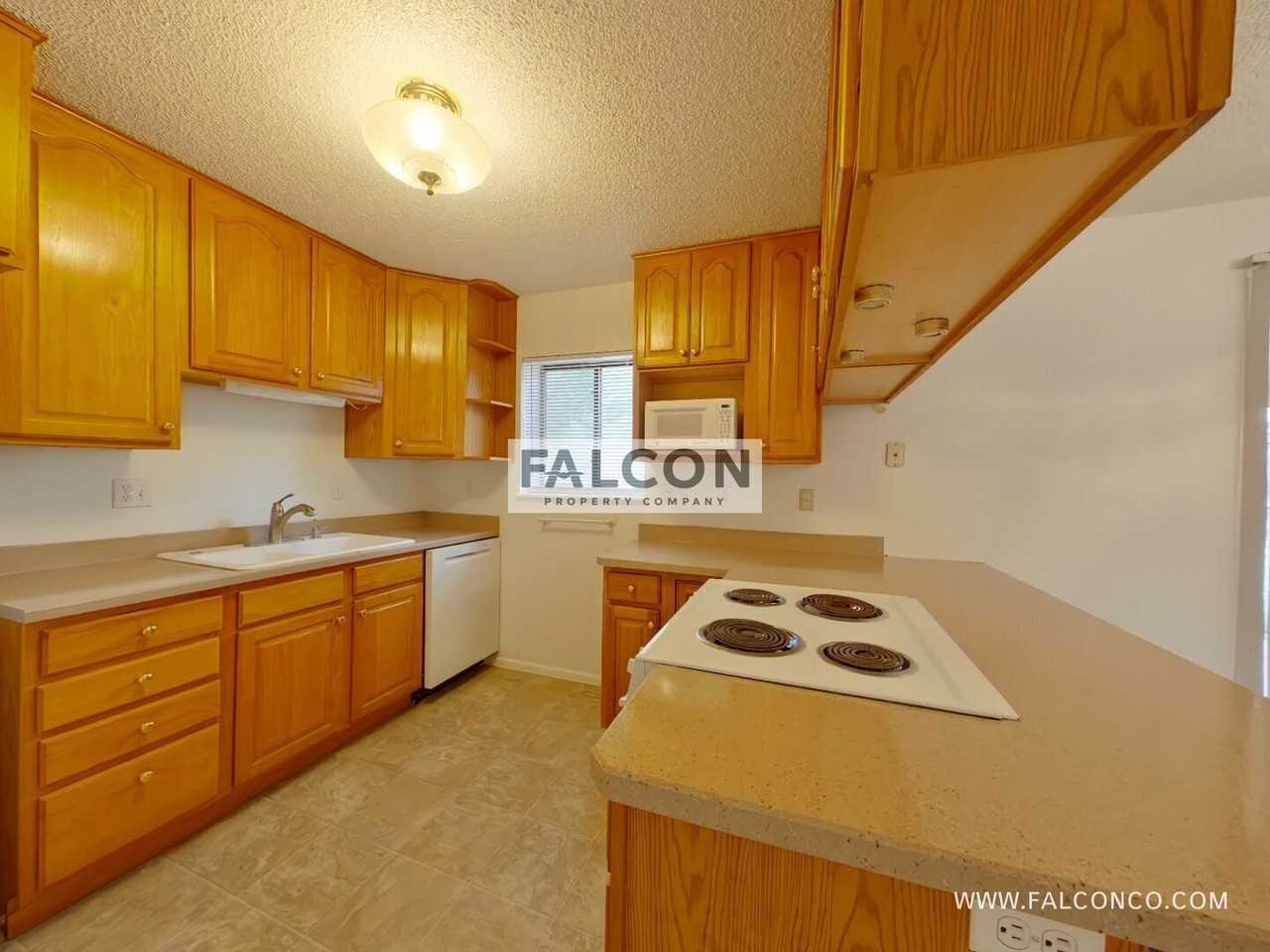 2114 Shawnee Dr - Photo 3 of 13