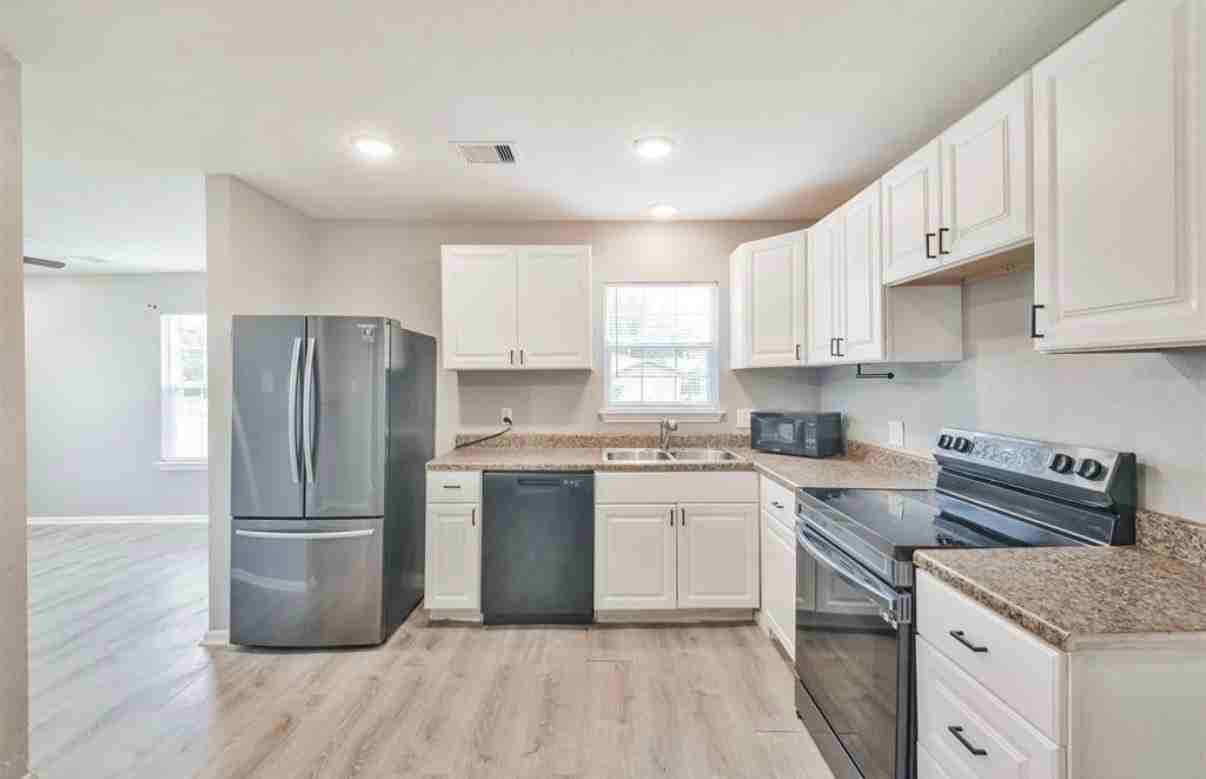 5414 Evelyn St - Photo 6 of 19