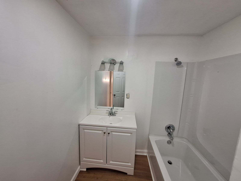 819 S Scioto St - Photo 3 of 8