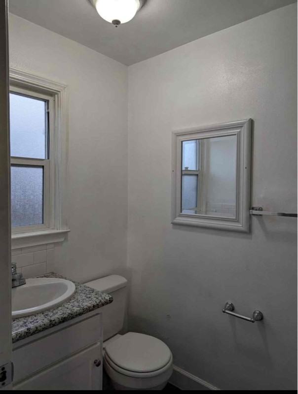 812 N St #B - Photo 4 of 14